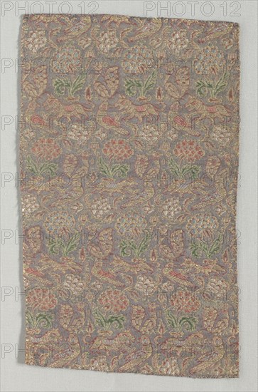 Fragment, 1700s. Iran, Kashan, 18th century. Lampas weave; overall: 25.5 x 15.6 cm (10 1/16 x 6 1/8 in.)
