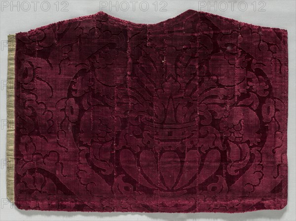 Velvet Fragment, 1500s. Italy, 16th century. Velvet weave (cut with two heights of pile); overall: 38 x 52 cm (14 15/16 x 20 1/2 in.)