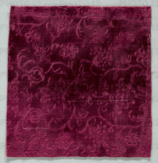 Velvet Fragment, late 1600s. Italy, late 17th century. Velvet; overall: 17.5 x 18 cm (6 7/8 x 7 1/16 in.)