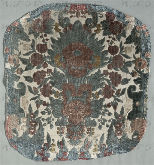 Velvet Fragment, late 1600s. Italy, late 17th century. Velvet; overall: 53 x 48 cm (20 7/8 x 18 7/8 in.).