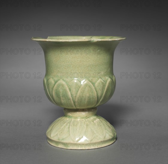 Incense Burner with Lotus Petal Design in Relief, 1100. Korea, Goryeo period (918-1392). Stoneware; overall: 12.8 cm (5 1/16 in.).