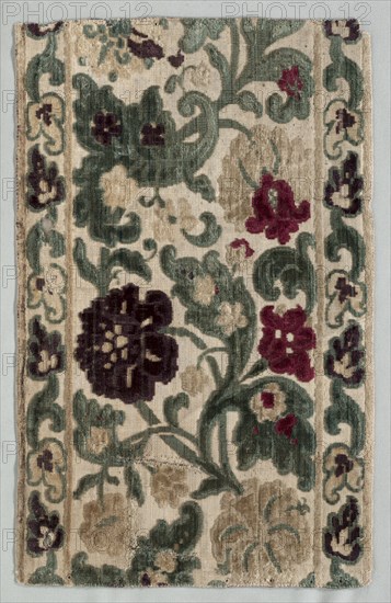 Velvet Fragment, late 1600s - early 1700s. Italy, late 17th - early 18th century. Velvet; overall: 25 x 41.9 cm (9 13/16 x 16 1/2 in.).