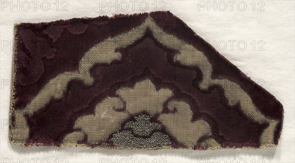 Velvet Fragment, 1400s. Italy or Spain, 15th century. Velvet weave (cut with two heights of pile, voided, brocaded): silk and gold thread; overall: 8.9 x 17.8 cm (3 1/2 x 7 in.)