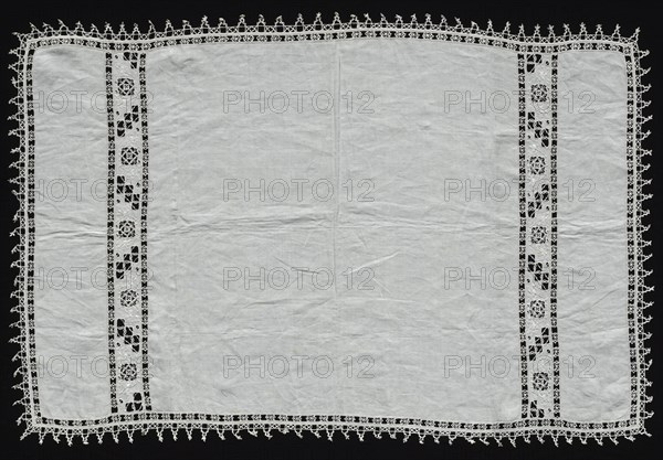 Needlepoint (Cutwork) and Bobbin Lace Cloth, 16th century. Italy, Venice, 16th century. Lace, needlepoint and bobbin: linen; average: 66.7 x 100.3 cm (26 1/4 x 39 1/2 in.).