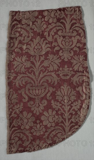 Textile Fragment, 1500s. Italy, 16th century. Damask, silk; overall: 40.6 x 48.9 cm (16 x 19 1/4 in.)