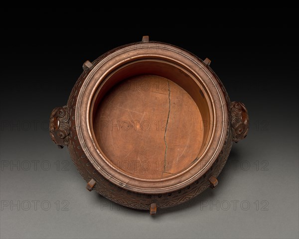 Tripod with Cover, late 1700s. China, Qing dynasty (1644-1911). Carved wood; diameter: 12 cm (4 3/4 in.); overall: 11 cm (4 5/16 in.).