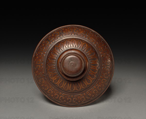 Tripod with Cover (lid), late 1700s. China, Qing dynasty (1644-1911). Carved wood; diameter: 12 cm (4 3/4 in.); overall: 11 cm (4 5/16 in.).