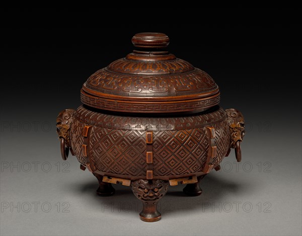 Tripod with Cover, late 1700s. China, Qing dynasty (1644-1911). Carved wood; diameter: 12 cm (4 3/4 in.); overall: 11 cm (4 5/16 in.).
