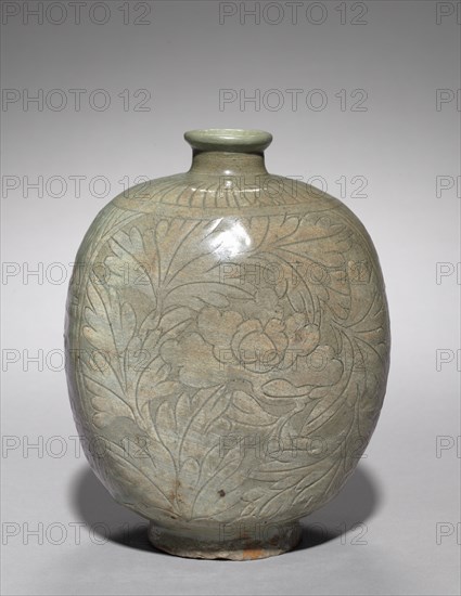 Wine Cask with Incised and Sgraffito Peony Design, 1400s. Korea, Joseon dynasty (1392-1910). Stoneware with incised design (Buncheong ware); overall: 22.6 cm (8 7/8 in.).