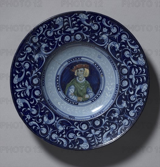 Plate, c. 1525-1530. Casa Pirota (Italian). Tin-glazed earthenware (maiolica); diameter: 28.1 cm (11 1/16 in.).