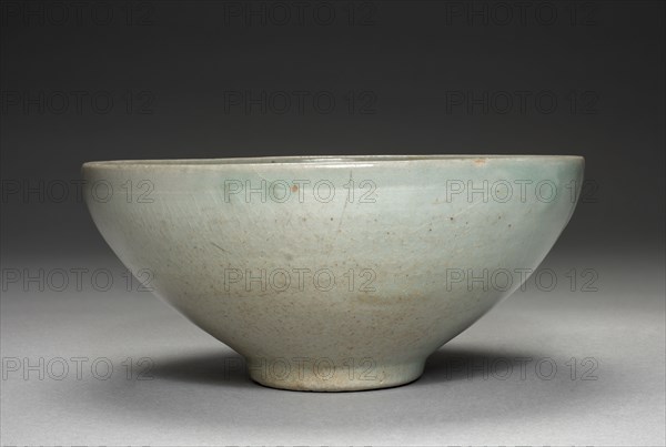 Bowl with Incised Parrot Design, 1100s-1200s. Korea, Goryeo period (918-1392). Glazed porcelain; overall: 8.6 cm (3 3/8 in.).