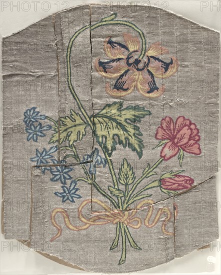 Fragment, early 1600s. Iran, early 17th century (period of Shah Abbas). Compound twill; silk on silver metallic ground; overall: 22.3 x 17.8 cm (8 3/4 x 7 in.)