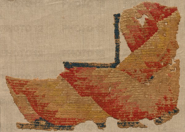 Fragment, Probably an Ornament from a Large Curtain, late 400s. Egypt, Byzantine period, late 5th century. Looped-weft weave; linen and wool; overall: 32 x 43 cm (12 5/8 x 16 15/16 in.).