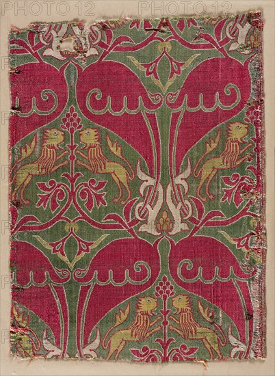 Lampas with rampant lions, palmettes, and escutcheons, 1400s. Spain, Granada, Nasrid period. Lampas: silk; average: 34.2 x 25.2 cm (13 7/16 x 9 15/16 in.)