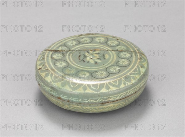 Box and Cover with Chrysanthemum  and Scroll Design, 1200s-1300s. Korea, Goryeo period (918-1392). Inlaid celadon ware; overall: 2.8 cm (1 1/8 in.).