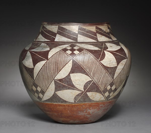 Water Jar (Olla), 1880s. Southwest,Pueblo, Acoma, Post-Contact Period, 20th century. Ceramic; overall: 24.5 x 27.5 cm (9 5/8 x 10 13/16 in.).