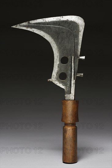 Throwing knife, 1800s. Central Africa, Democratic Republic of the Congo, Mangbetu, 19th century. Forged iron and wood; overall: 20 cm (7 7/8 in.)