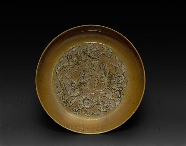 Dish, 1522-1566. China, Jiangxi province, Jingdezhen kilns, Ming dynasty (1368-1644), Jiajing mark and reign (1521-1566). Porcelain; diameter: 20.4 cm (8 1/16 in.).