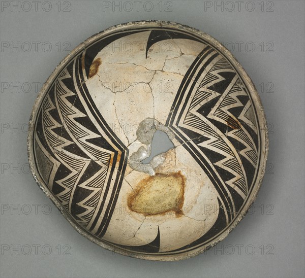 Bowl with Geometric Design (Two- part Feather), c 1000- 1150. Southwest, Mogollan, Mimbres, Pre-Contact Period, 11th-12th century. Ceramic; overall: 12 x 25 cm (4 3/4 x 9 13/16 in.).