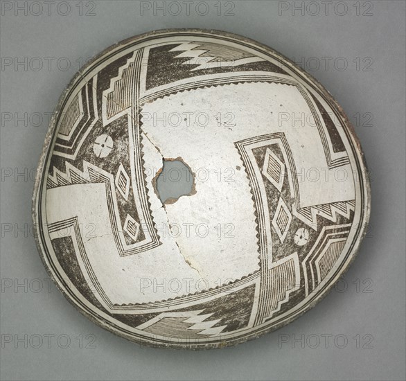 Bowl with Geometric Design (Two- part Design), c. 1000- 1150. Southwest, Mogollan, Mimbres, Pre-Contact Period, 11th-12th century. Ceramic; overall: 13.2 x 28.5 cm (5 3/16 x 11 1/4 in.).