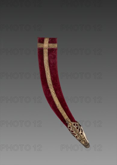 Dagger (red velvet case), 1700s-1800s. India, 18th-19th Century. Jade with raised gold work and velvet case; overall: 34.4 cm (13 9/16 in.).