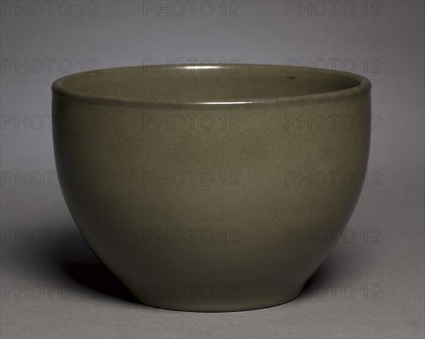 Bowl, 1736-1795. China, Qing dynasty (1644-1911), Qianlong mark and reign (1736-1795). Porcelain with "tea-dust" glaze; diameter: 20.4 cm (8 1/16 in.); overall: 14 cm (5 1/2 in.).