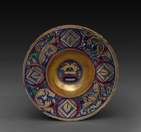 Plate: The Arms of the Rizzardi of Vencice, c. 1525-1530. Attributed to Maestro Giorgio Andreoli (Italian, 1465-70-aft 1553). Tin-glazed earthenware with gold and red lustre (maiolica); diameter: 26.7 cm (10 1/2 in.).