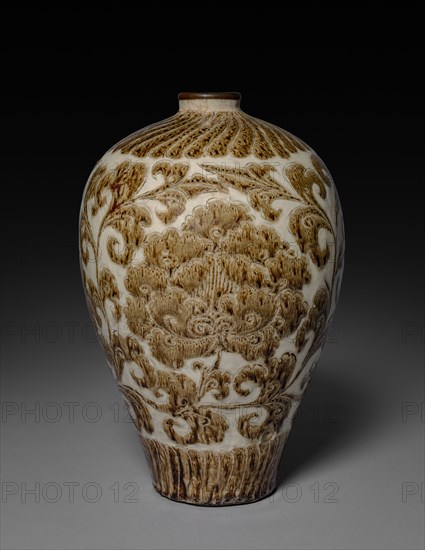 Meiping Vase:  Cizhou Ware, 1100s. China, Northern Song dynasty (960-1127). Buff stoneware with carved underglaze slip decoration; diameter: 20.7 cm (8 1/8 in.); overall: 34.3 cm (13 1/2 in.)