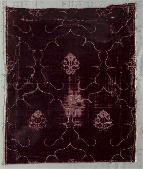 Velvet Fragment, 1400s. Italy, 15th century. Velvet (cut and voided); silk; overall: 66.7 x 57.5 cm (26 1/4 x 22 5/8 in.).