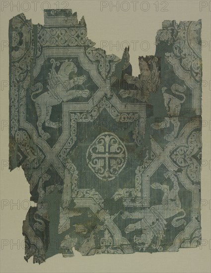 Fragment with star pattern and griffins, 950-1050. Iraq or Iran, Buyid period. Plain weave variation with supplementary weft: silk; overall: 40.3 x 30.5 cm (15 7/8 x 12 in.)