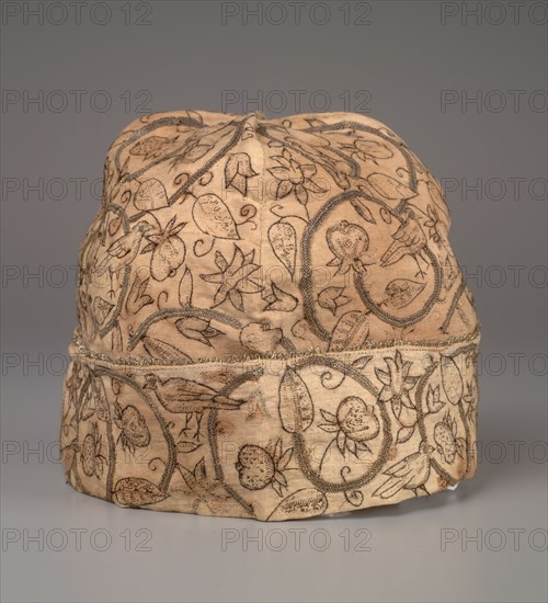 Man's Cap, late 1500s. England, Period of Queen Elizabeth, late 16th century. Embroidery; silk and silver gilt thread on linen; overall: 16 x 18 x 18 cm (6 5/16 x 7 1/16 x 7 1/16 in.).