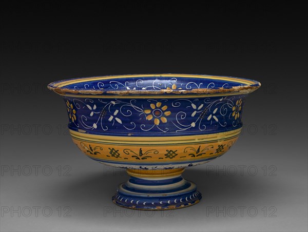 Bowl, c. 1520. Italy, 16th century. Tin-glazed earthenware (maiolica); diameter: 18.8 x 31.8 cm (7 3/8 x 12 1/2 in.).