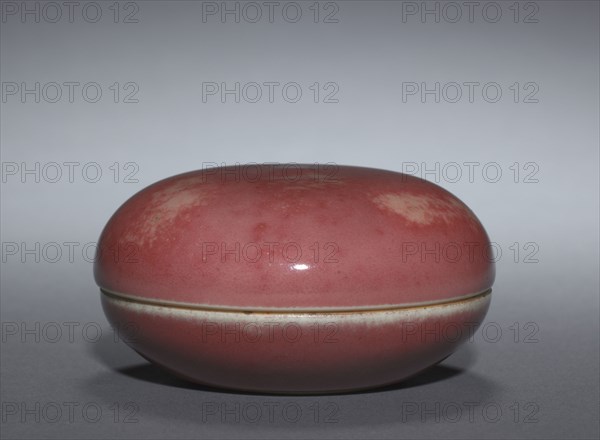 Seal Color Box , 1662-1722. China, Jiangxi province, Jingdezhen, Qing dynasty (1644-1912), Kangxi Period (1662-1722). Porcelain with "peach bloom" glaze; diameter: 7.4 cm (2 15/16 in.); overall: 3.9 cm (1 9/16 in.).