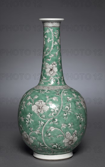 Bottle Vase with Floral Scrolls, 1662-1722. China, Qing dynasty (1644-1912), Kangxi reign (1661-1722). Porcelain; overall: 27.3 cm (10 3/4 in.).