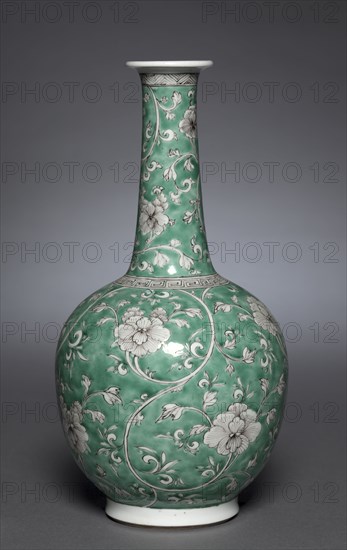 Bottle Vase with Floral Scrolls, 1662-1722. China, Qing dynasty (1644-1912), Kangxi reign (1661-1722). Porcelain; overall: 27.3 cm (10 3/4 in.).