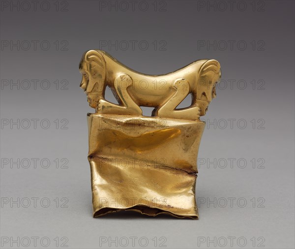Staff Head(?), c. 400-700. Colombia or Panama, International style, 5th-8th Century. Cast gold; overall: 8.3 x 7.2 x 2.4 cm (3 1/4 x 2 13/16 x 15/16 in.).