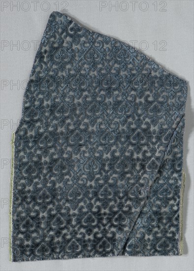 Velvet Fragment, late 1500s - early 1600s. Italy, late 16th - early 17th century. Velvet (cut and uncut); silk; average: 28.1 x 19 cm (11 1/16 x 7 1/2 in.)