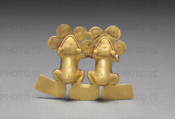 Double Frog Pendant, c. 1000-1550. Western Panama, Veraguas-Gran Chiriquí Style, 11th-16th century. Cast and hammered gold; overall: 6.6 x 8.7 x 2.5 cm (2 5/8 x 3 7/16 x 1 in.).