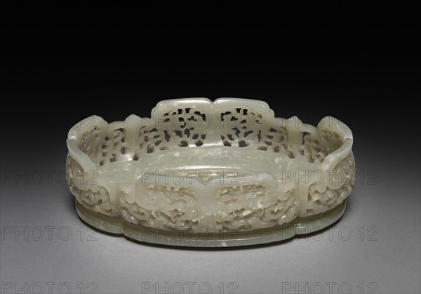 Octofoil Dish, 1700s. China, Qing dynasty (1644-1912), Qianlong reign (1735-1795). Jade; with base: 10.2 x 18.8 cm (4 x 7 3/8 in.).