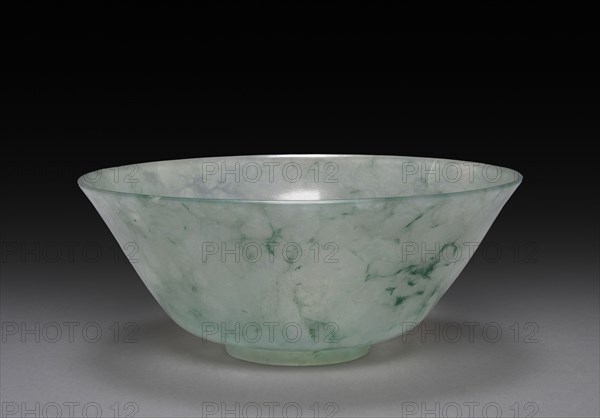 Bowl, 1736-1795. China, Qing dynasty (1644-1912), Qianlong reign (1735-1795). Jade; diameter: 14.4 cm (5 11/16 in.); overall: 6 cm (2 3/8 in.).