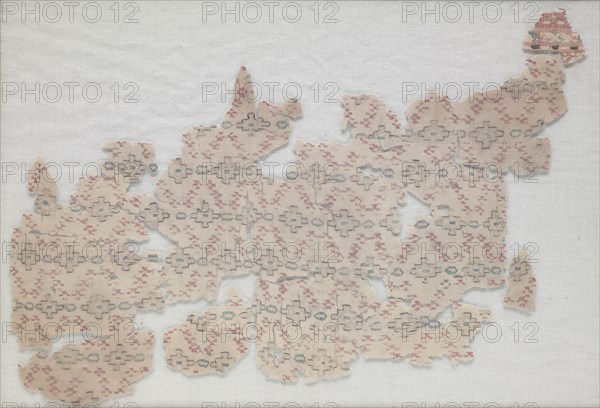 Fragment with diamond pattern, 800s. Iraq, probably Baghdad. Plain weave, brocaded: silk; overall: 24.2 x 34.6 cm (9 1/2 x 13 5/8 in.)