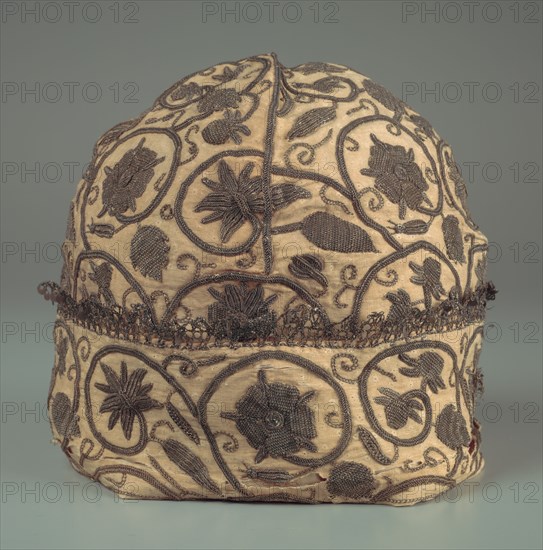 Man's Nightcap, late 1500s. England, Elizabethan Period, late 16th century. Silk, silver thread, plaited braiding, linen; embroidery: chain and buttonhole stitches; overall: 16.9 x 18 x 18 cm (6 5/8 x 7 1/16 x 7 1/16 in.)
