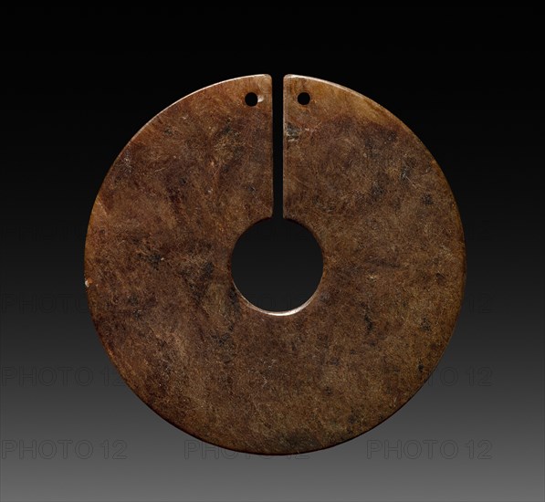 Chüeh (Ornament), 206 BC - AD 220. China, Han dynasty (202 BC-AD 220) or earlier. Jade; diameter: 6.1 cm (2 3/8 in.).