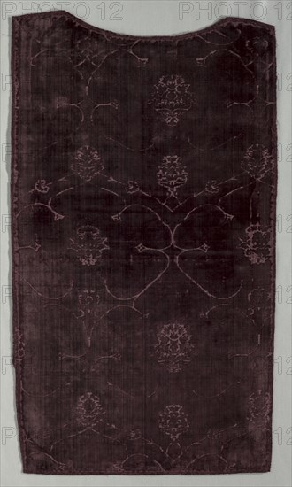 Velvet with Pomegranate Pattern, 1400s. Italy, 15th century. Velvet weave (cut and voided): silk thread; overall: 78.1 x 44.5 cm (30 3/4 x 17 1/2 in.)