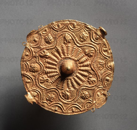 Soul Disk Pendant, 1800s. Guinea Coast, Ghana, Asante, 19th century. Cast gold, hammered; diameter: 11 cm (4 5/16 in.)