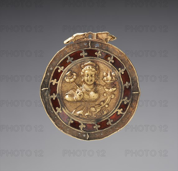 Pendant with Shri, c. 100s. Pakistan, Gandhara, Sirkap, Kushan Period (1st century-320). Gold repoussé and carnelian; diameter: 5 cm (1 15/16 in.).