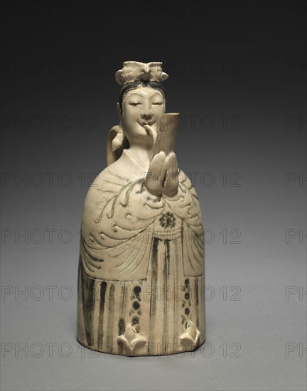 Ewer in the form of a Sheng Player, 11th Century. China, Liao dynasty (916-1125). Glazed, buff stoneware with underglaze slip coating and painting; overall: 21.2 cm (8 3/8 in.).