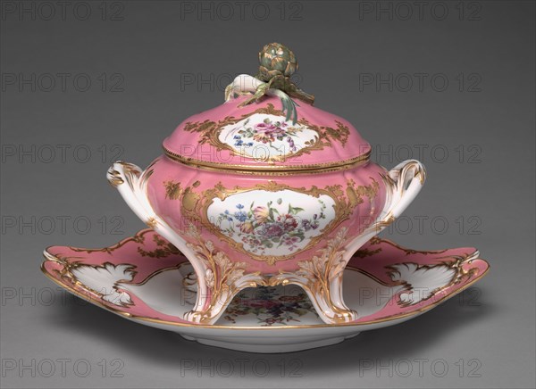 Tureen, 1757. Sèvres Porcelain Manufactory (French, est. 1740). Soft-paste porcelain with enamel and gilt; overall: 24.2 x 28.3 cm (9 1/2 x 11 1/8 in.).