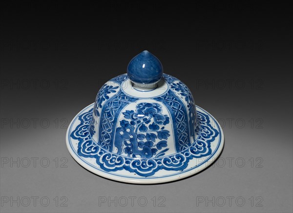 Vase with Cover (lid), Qing dynasty (1644-1912), Kangxi reign (1661-1722). China, Jiangxi province, Jingdezhen kilns, Qing dynasty (1644-1912), Kangxi reign (1661-1722). Porcelain with underglaze blue decoration; lid: 15.1 cm (5 15/16 in.).