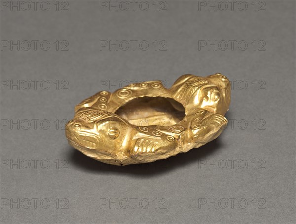 Double Crocodile Vessel, c. 400-900. Central Panama, (Sitio Conte?), Conte Style, 5th-10th Century. Hammered and embossed gold; overall: 23.1 x 6.8 x 4.6 cm (9 1/8 x 2 11/16 x 1 13/16 in.).